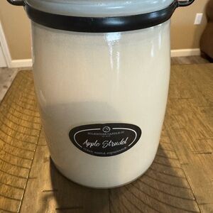 not used Milkhouse Candle - Apple Strudel